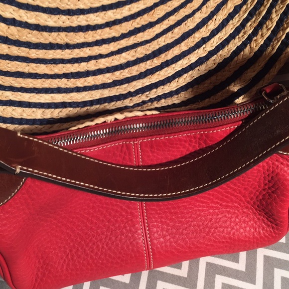 VINTAGE dooney & Burke little red arm bag! - Picture 3 of 4